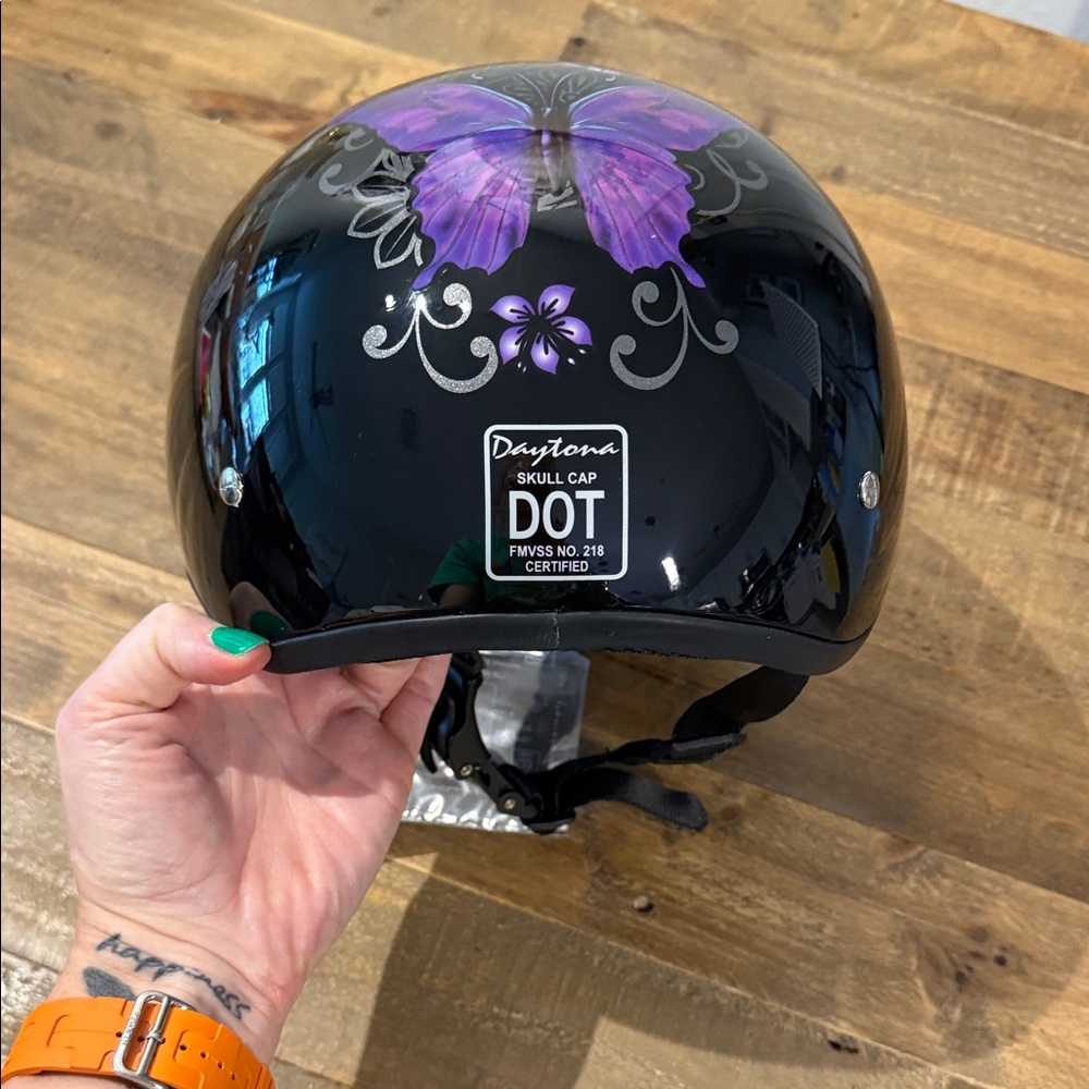 Daytona Helmets Half Skull Cap Motorcycle Helmet – DOT Approved - Picture 4 of 9